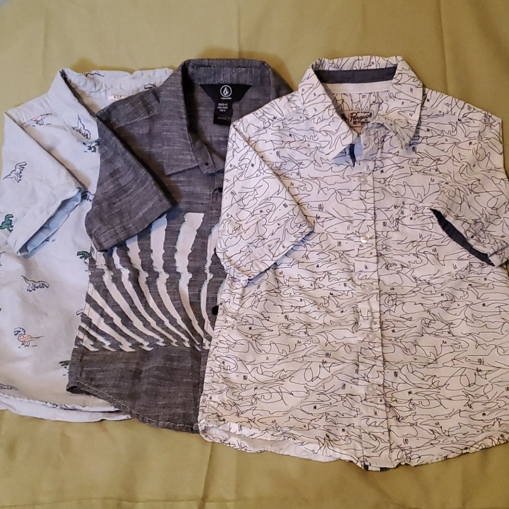 3 boys short sleeve button-ups. Size 3T